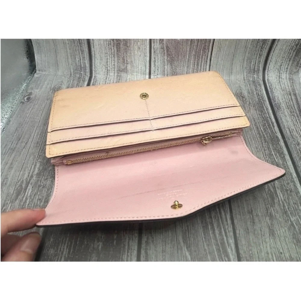 LOUIS VUITTON Portefeuille Sarah Zip Wallet Monogram Vernis Rose Pink Ballerine